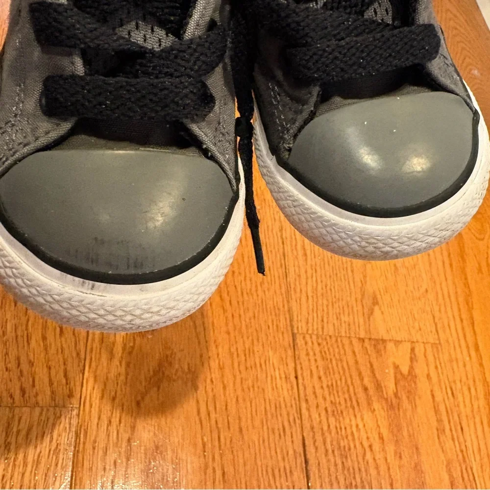 Converse Chuck Taylor All Star Low-Top Sneakers – Black/Grey – LIL Boys’ Size 8